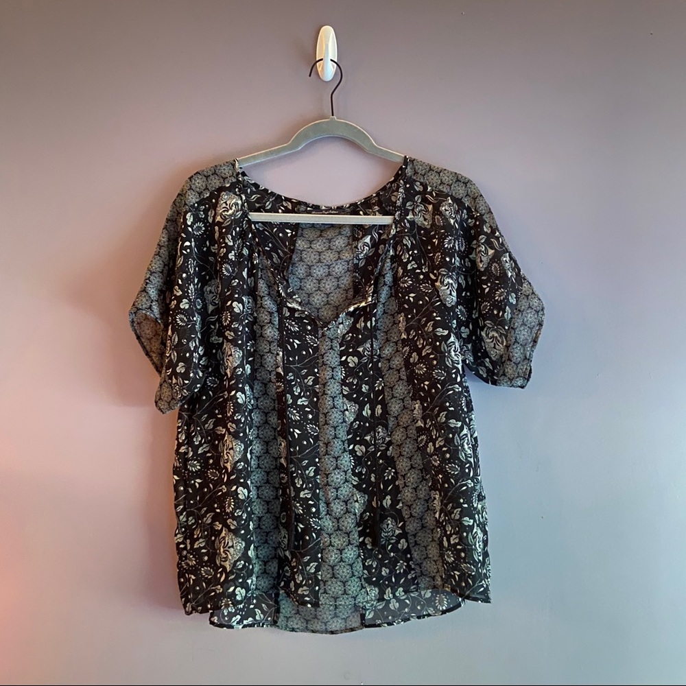 AE Printed Short Sleeve Tassel Tie-Neck Floral Top